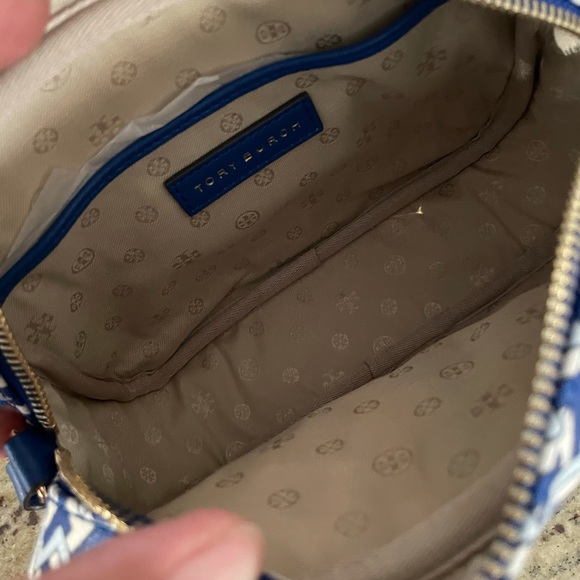 New 🦋Tory Burch crossbody camer bag - Picture 4 of 6